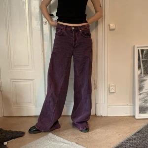 Ganni jeans  - Säljer mina wide leg jeans från Ganni i strl 27, inget att anmärka på skicket. 