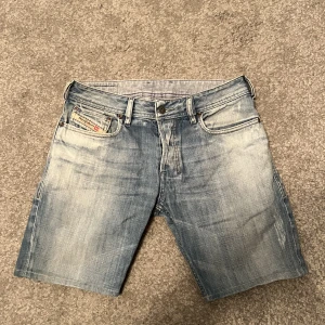 Diesel Shorts  - Hej säljer dessa diesel shorts. Tyvärr så passar dem ej mig skulle säga att dem sitter som en mindre 30w så passar både tjej och kille 