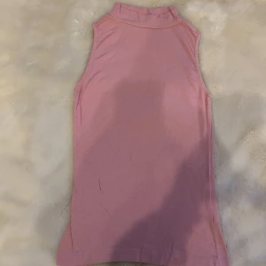 Ginatricot  - Rosa lång linne