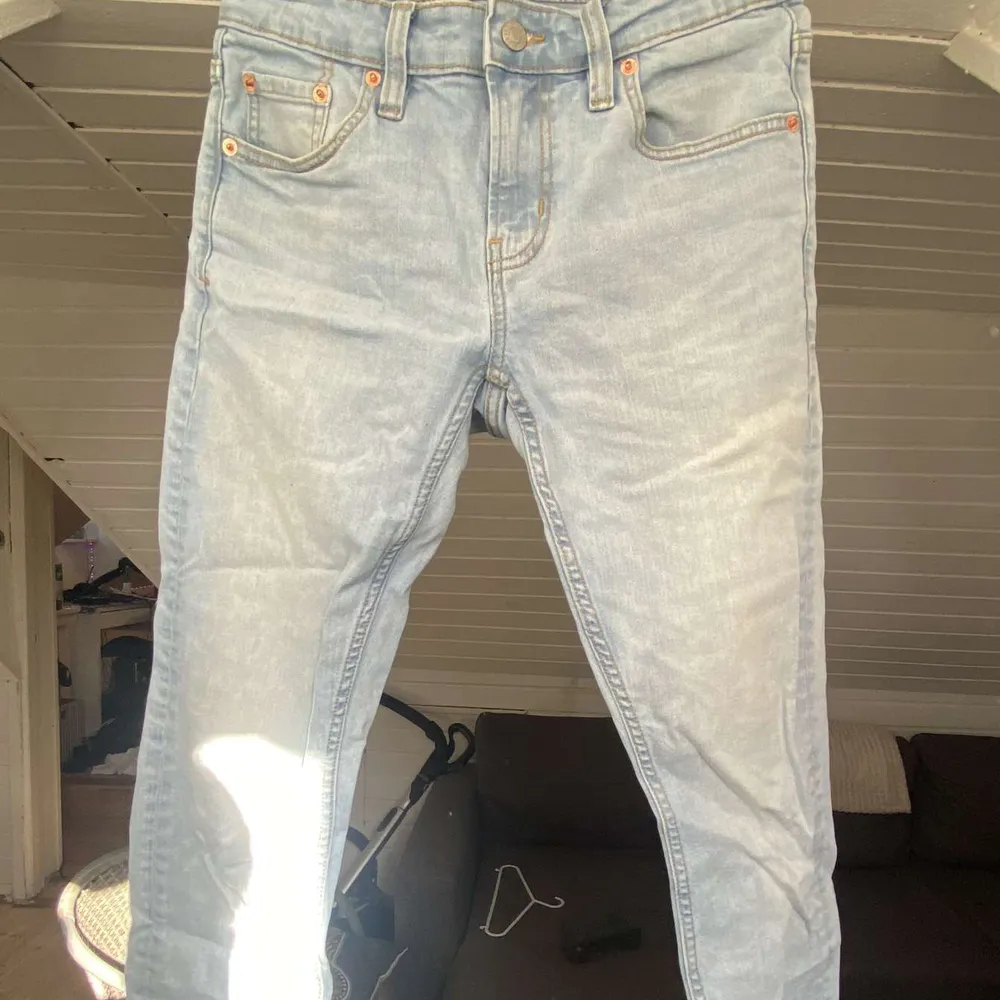 Köpta på lager 157 Knappt använda och i väldigt fint skick. Storlek S (passar mig som är 172). Jeans & Byxor.