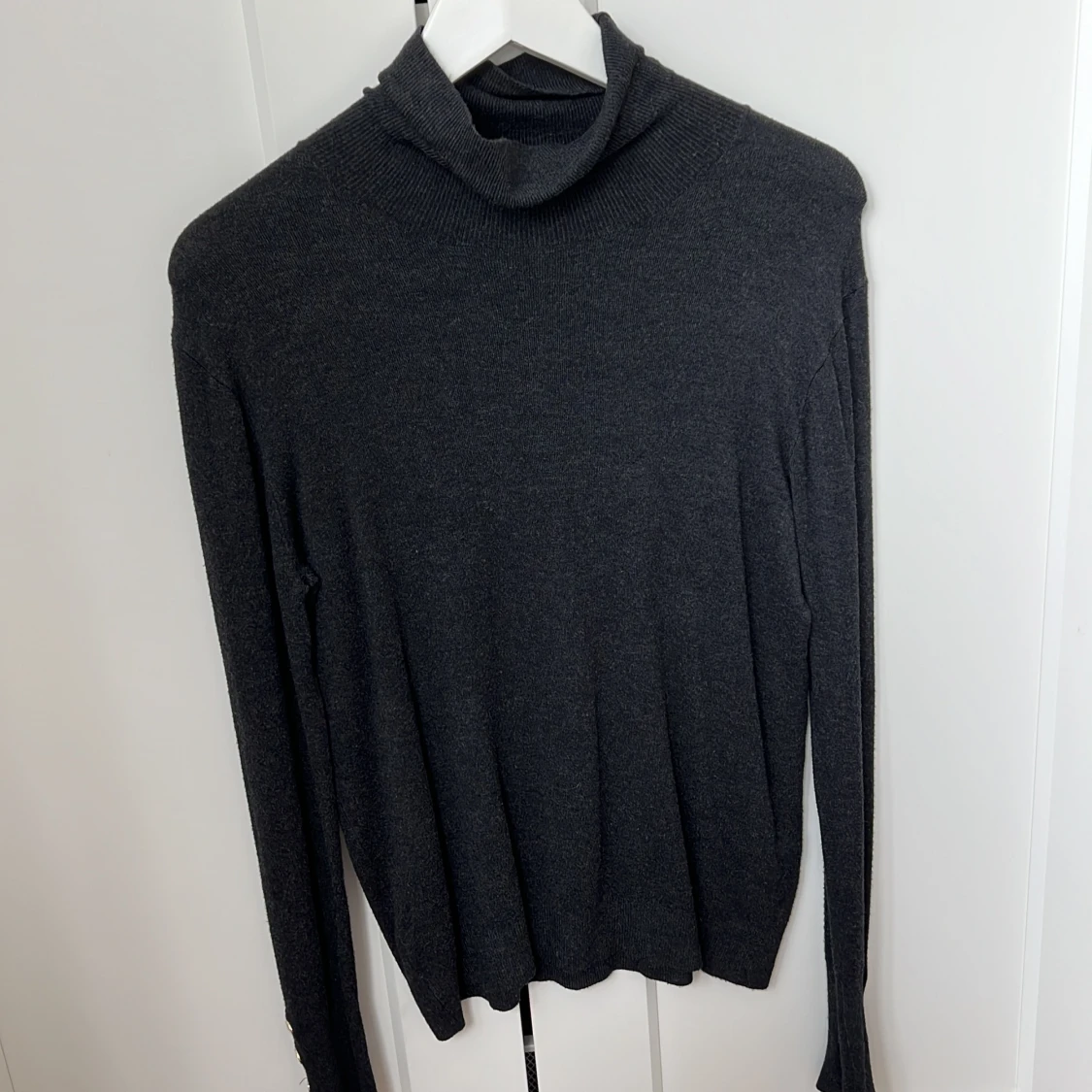 Grå polotröja från Zara 