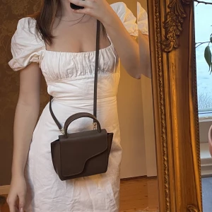 ATP Atelier - Brun ATP Atelier väska i bra skick! Äkta och använd sparsamt. Nypris 3600 kr. Mitt pris 2300 kr 💕