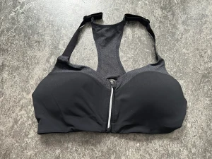 Sport bh (front zip) - Sport bh, öppningsbar framtill.  Bra kvalitet och sitter väldigt bekvämt.  Nypris: 600kr Mitt pris: 280