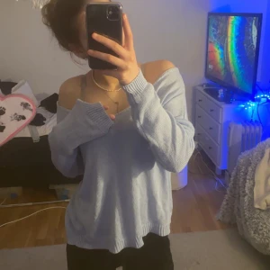 Blå stickad tröja - Ljusblå stickad tröja💕