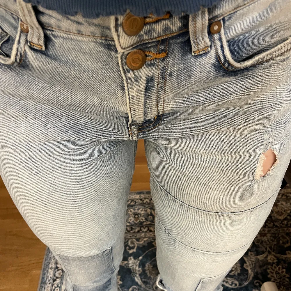 Jeans ifrån Crocker. Boyfriend fit medelhöga/låga i midjan. Väldigt sköna och väldigt använda✌️. Jeans & Byxor.