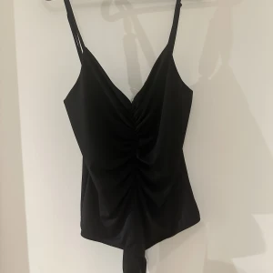 Rynkad body - Rynkad body från bikbok aldrig använd 