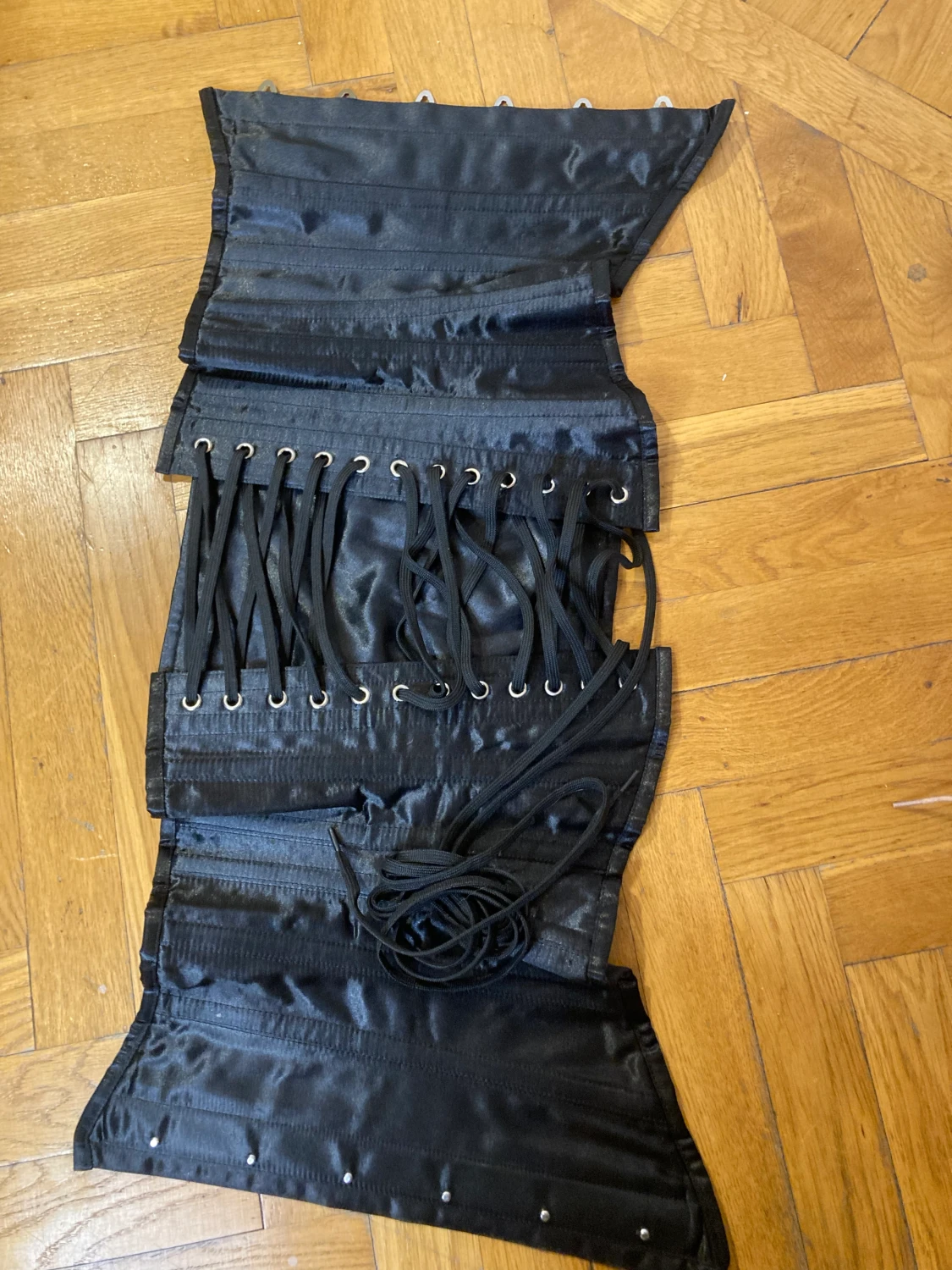 Svart korsett - 90