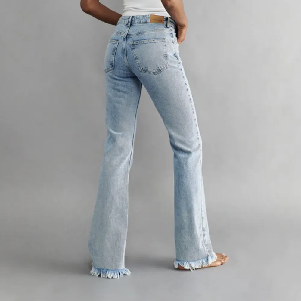 Säljer dessa snygga jeans som är i mycket fint skick. Priset går att diskuteras.. Jeans & Byxor.