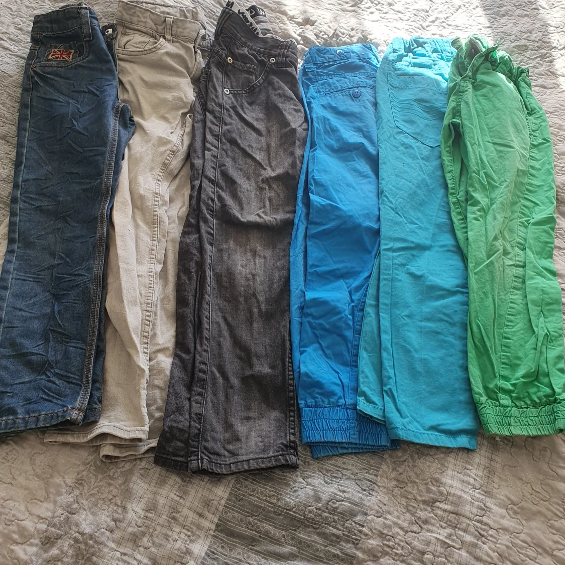 Stort klädpaket strl 128 - 91