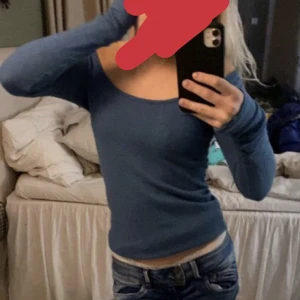 Intimissimi liknande tröja - Långärmad tröja som liknar modellen från intimissimi. Knappt använd. Långa armar så de täcker händerna en del💕💕💕pris går att diskuteras vid snabb affär💕