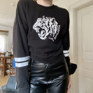 Svart sweatshirt  - Svart sweatshirt 