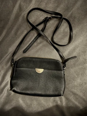 Black purse - En fin väska som kan användas vardagligt men passar toppen till event eller AW