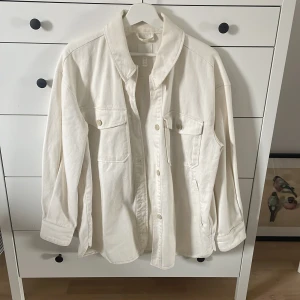 Overshirt strl. S - Säljer denna snygga overshirten🫶🏻🫶🏻🫶🏻