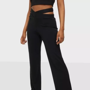 Nelly byxor  - Nly Cross Waist Straight Pant, storlek XS! Lapparna kvar. 