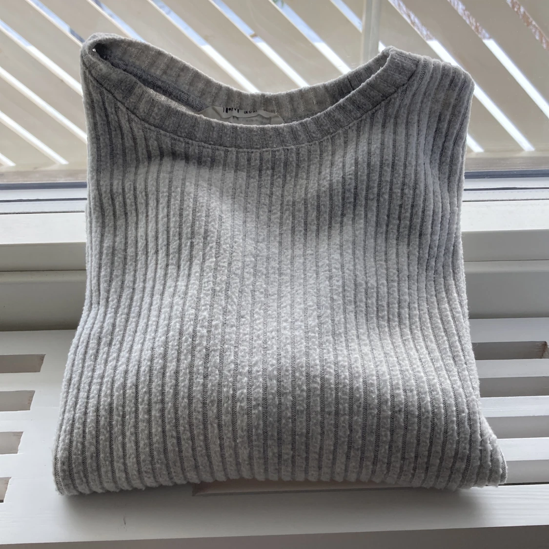 Grå långärmad tröja 