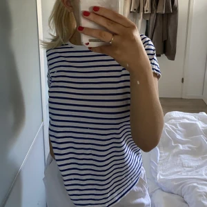 T-shirt  - Randig t-shirt i bra skick!