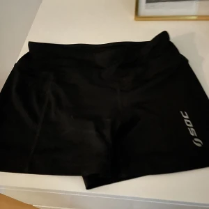 Tränings shorts - Ett par soc shorts . Korta . 