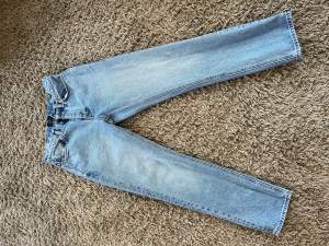 Ett par NEUW jeans som jag köpte för något år sedan som nu har blivit för små för mig. Storleken är 31 : 32. Nästan aldrig använt.