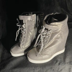 Skor  - Skor i storlek 37 använda en gång i 30 minuter 