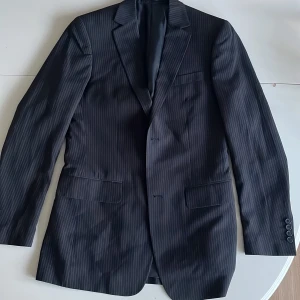 Kavaj - Sparsamt använd kavaj. Storlek 44L från Dressman