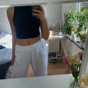 Zara halterneck topp - Ribbad topp i strechigt material🤍 Perfekt nu till våren