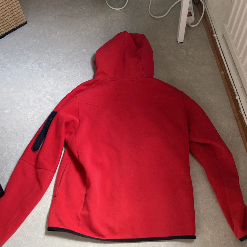 Röd Nike tech - Nike | Plick Second Hand