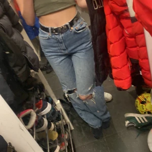 Jeans gina tricot - Jeans från Gina tricot i storlek 34 endast använda 2 gånger Nypris 700kr  Säljer för 150kr +frakt 