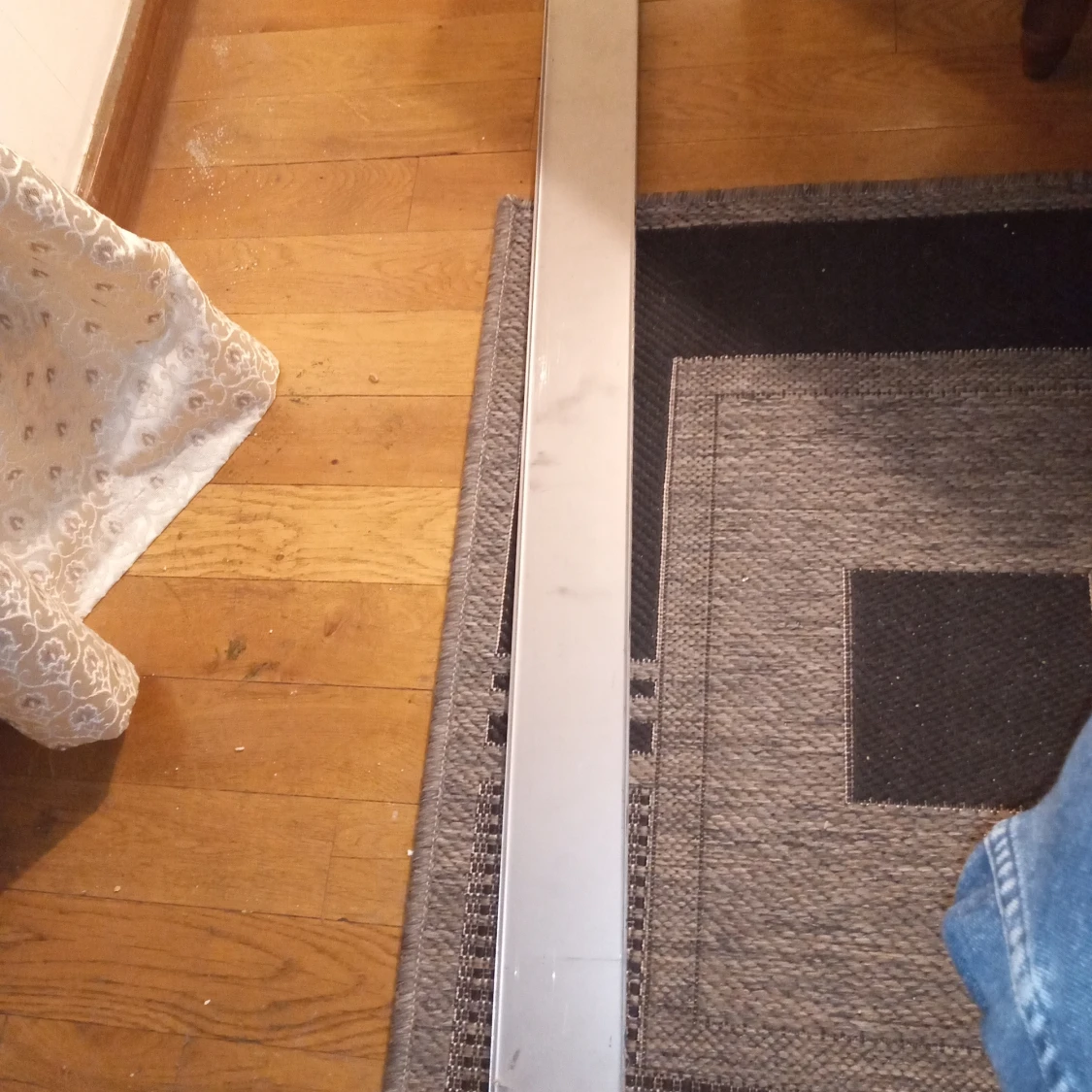 Metallist silverfärgad Börstet 1 meter lång och 8 cm bred . - 90