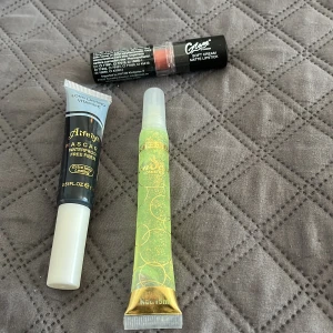 Maskara och två läppstift  - Inte använda 