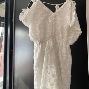 playsuit - Playsuit bara använd på studenten. Storlek 36