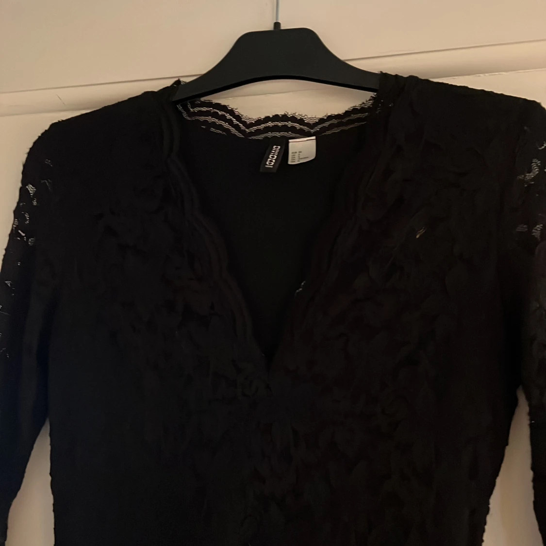 Svart klänning med spets - 91