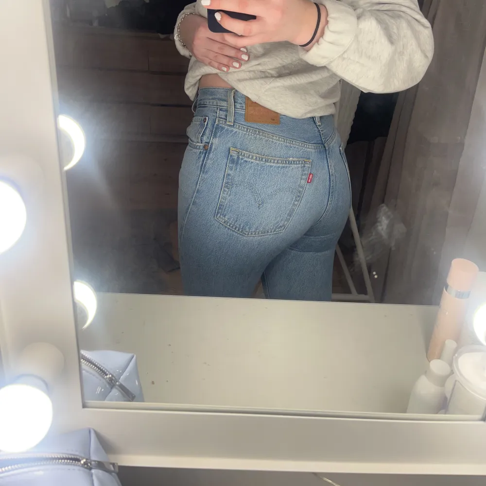 Straight Levis jeans i modellen 501, storlek W29L32. Helt raka i modellen, aldrig använda.. Jeans & Byxor.