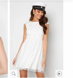 Studentklänning - Säljer min fina studentklänning, använd vid 1 tillfälle så den är som ny🥰 passar S och M