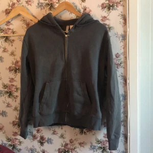 Tjocktröja - Grå tjocktröja från h&m📦🌷