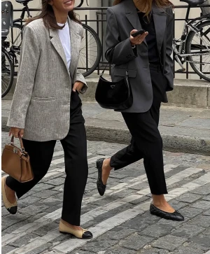 Claire rose x NA-KD blazer  - Claire rose x NA-KD blazer i storlek 40 🫶 slutsåld 💖 Perfekt oversized i storleken. Aldrig använd med lappen kvar. Första bilden är lånad från NA-KD’s hemsida 💓 nypris: 699kr