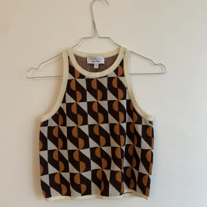 Stories topp - Lätt glittrigt linne från &other stories. Storlek S. Använt fåtal gånger 🧡