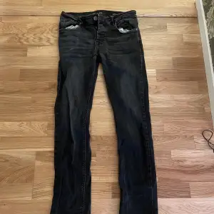 Crosshatch jeans storlek 32, slim fit. Jättefint skick, inga slitage eller liknande! 