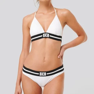 Bikini topp - Helt ny oanvänd calvin klein bikini topp, oanvänd eftersom spännet runt midjan var för stor:’(💕💕nypris 550kr
