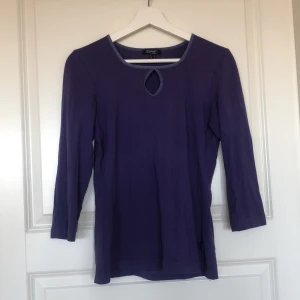 Tröja - Långärmad topp från esprit. Står L-XL men sitter åt på mig som är S