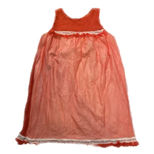 Klänning  - Röd klänning med gulliga detaljer🍓