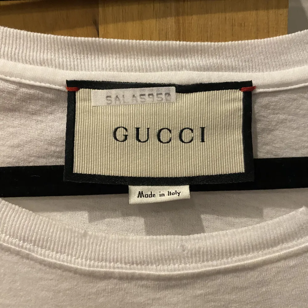 Oanvänd gucci t-shirt, givetsvis äkta. Oversize S/M. T-shirts.