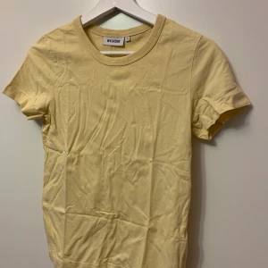 T-shirt från Weekday - Fin o knappt använd!