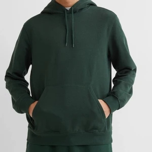 Hoodie - Grön hoodie ifrån hm i storlek xs.