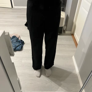 Kostymbyxor  - Fina kostymbyxor från bikbok, säljer då de tyvär inte kommer till användning mer💞💞 kan frakta om de önskas📦✉️