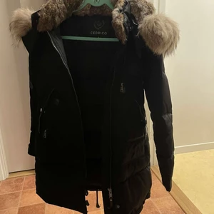 Cedrico Monet Dam Storlek S - Cedrico Dam storlek S Äkta päls Tvättbjörn