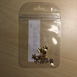 Nail art charms - Säljer dessa då de inte kommer till användning, frakt blir billigare om du meddelar mig istället för köp direkt (frimärke)