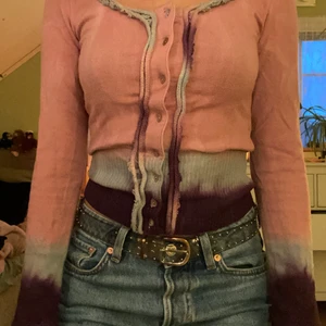 Långärmad tröja med knappar - Intressekoll på denna! Är storlek S men kan nog passa XS-M 