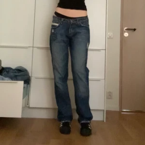 Diesel jeans - Ett par Dolce & Gabbana jeans med massa detaljer och skitsnygg passform