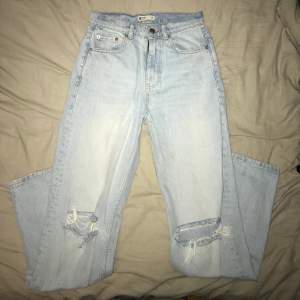 Håliga jeans från Ginatrico. Hör av er vid frågor eller bilder🤍