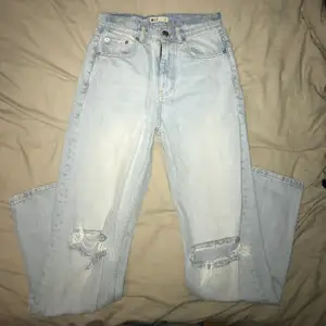 Håliga jeans från Ginatrico. Hör av er vid frågor eller bilder🤍